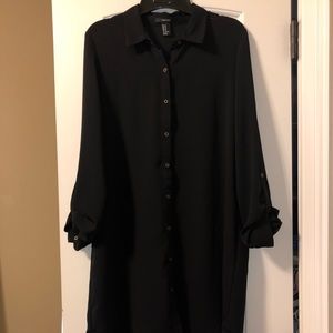 Black button down collar dress!